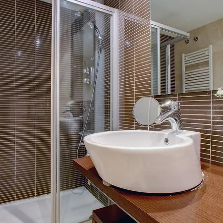 Golf Gardens Apartment