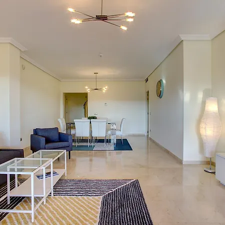 Golf Gardens Apartment *